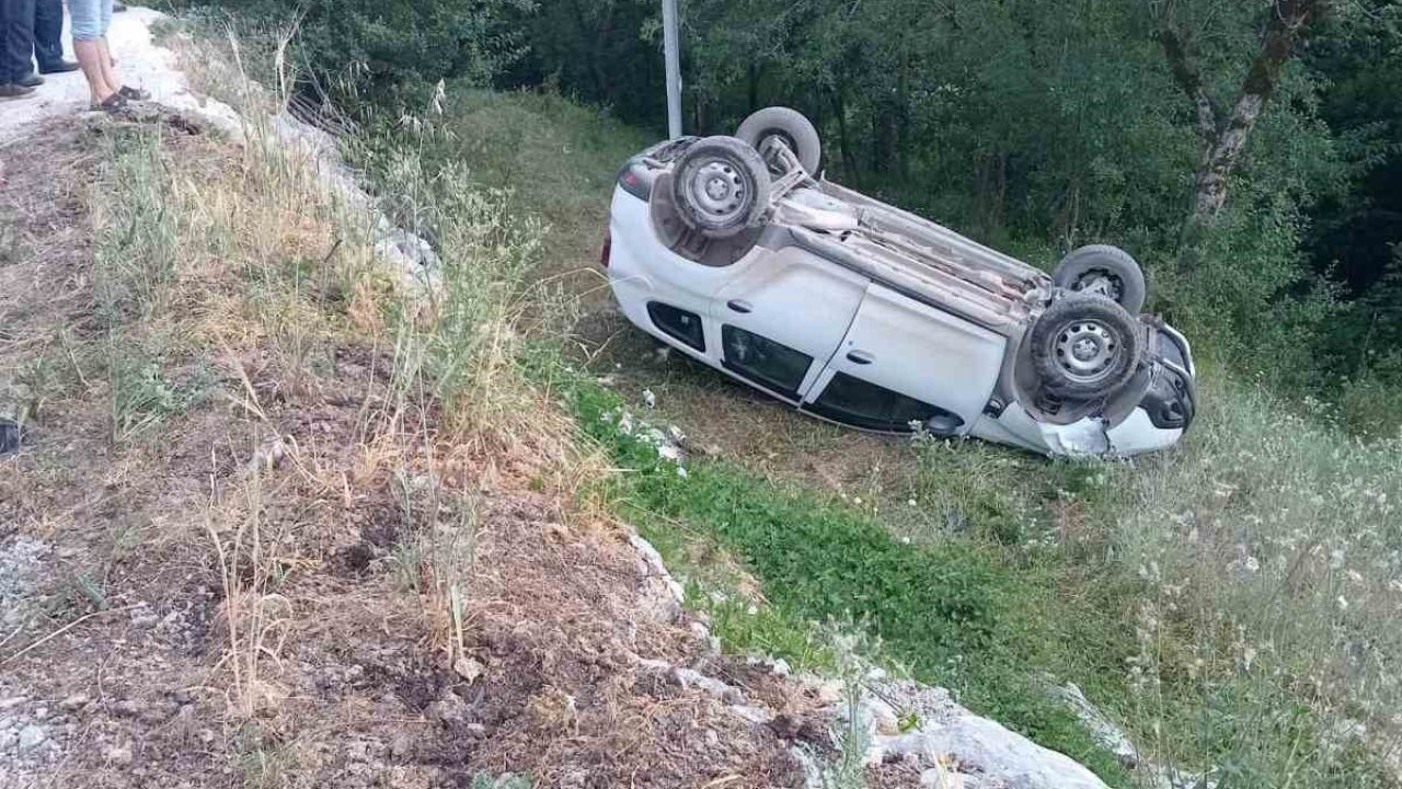 Kastamonu’da otomobil tarlaya yuvarlandı: 3 yaralı