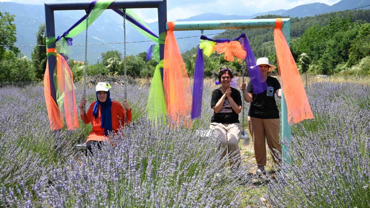 Kemer’de "Mor turizm" başlıyor