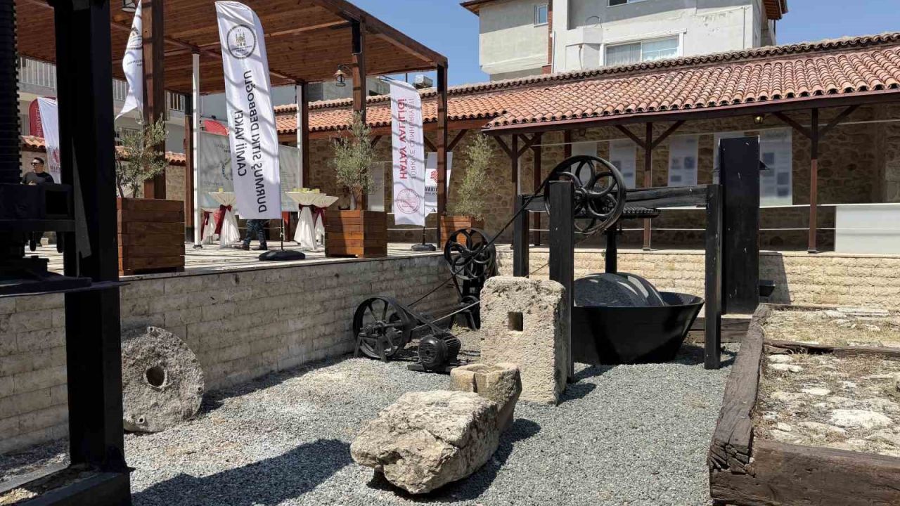 Kentin ilk zeytinyağı fabrikası olan tarihi yapı, depremde aldığı hasarların onarılmasıyla yeniden müze olarak açıldı