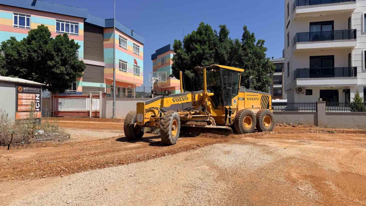 Kepez’den Demirel Mahallesi’nde 5 bin 170 metrelik sathi asfalt çalışması
