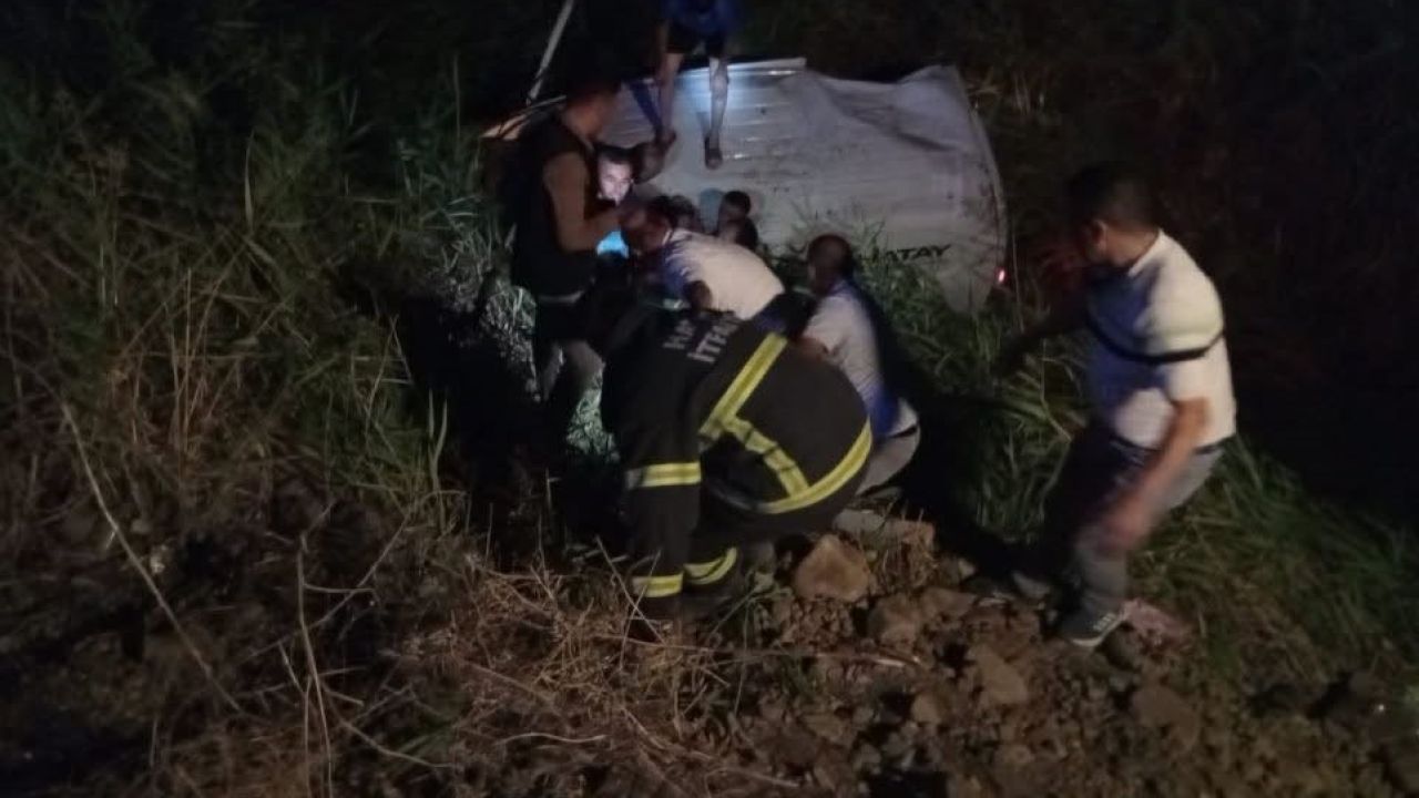 Kırıkhan’da kamyonet şarampole uçtu: 3 yaralı