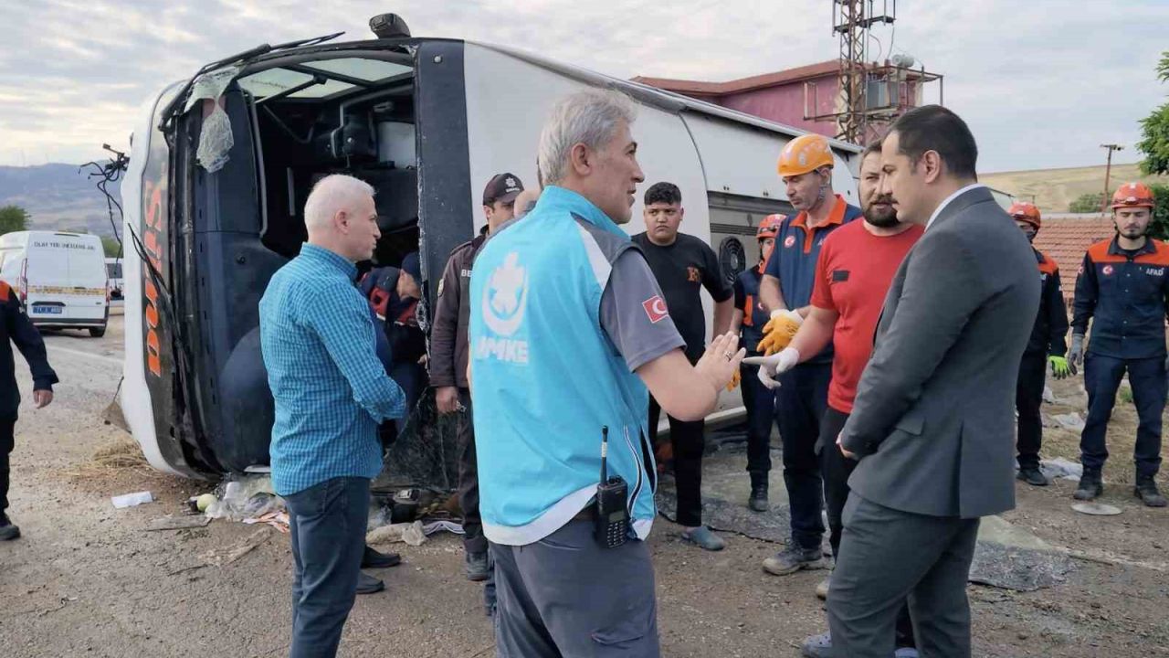 Kırıkkale’de yolcu otobüsü devrildi: 3’ü ağır 41 yaralı