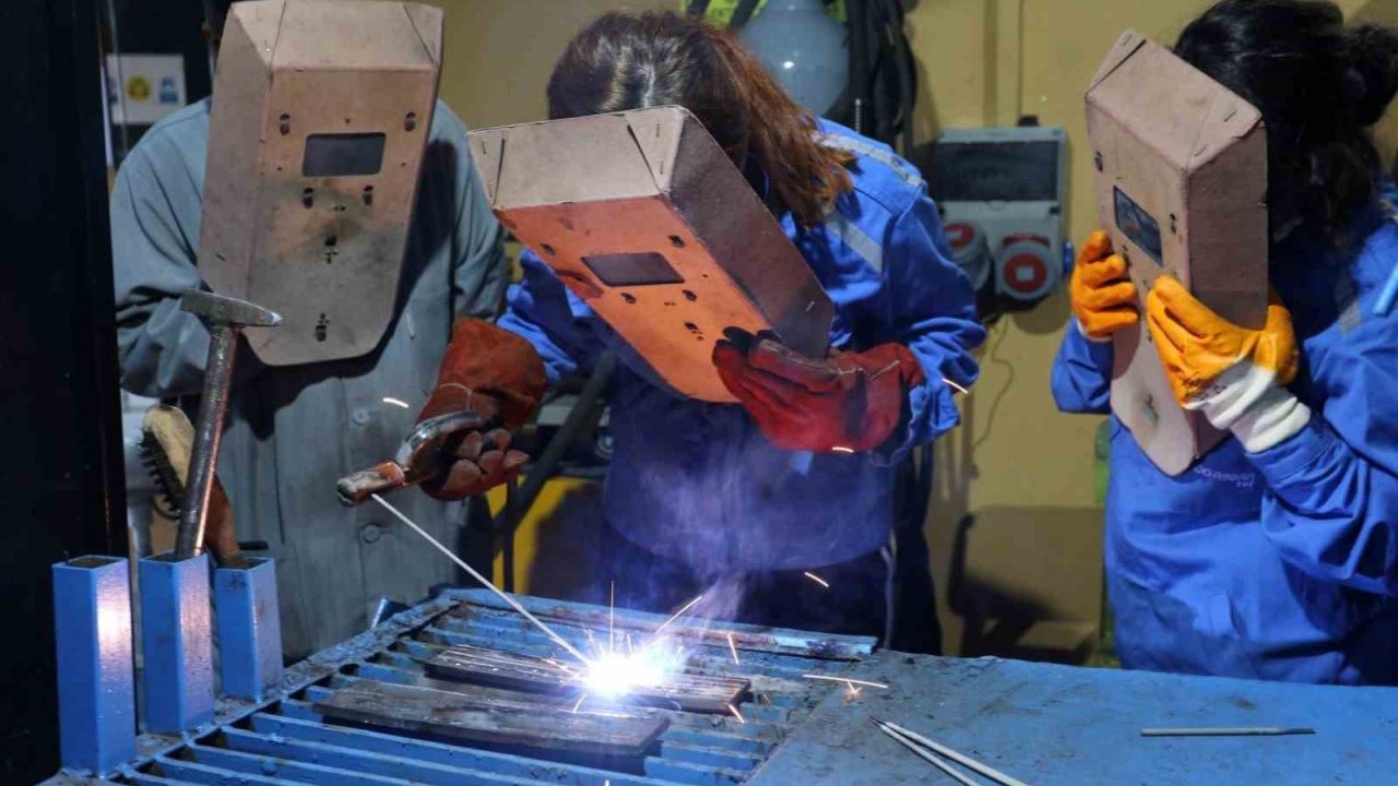 Kocaeli’nin "Halk Üniversitesi" 1 milyon 173 bin kursiyere ulaştı