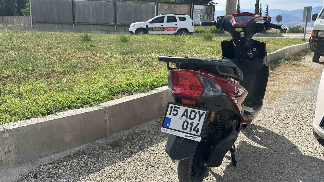 Kontrolden çıkan motosiklet devrildi, sürücü yaralandı