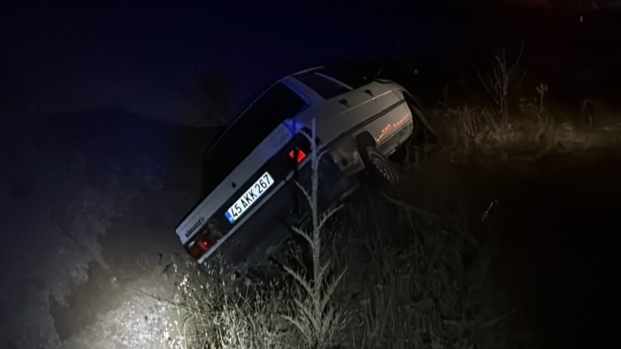 Kontrolden çıkan otomobil araziye savruldu