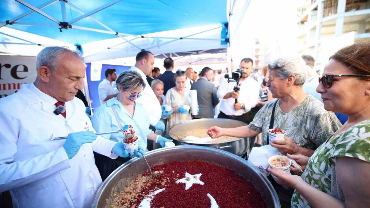 Küçükçekmece Belediyesi’nden Muharrem ayında aşure ikramı
