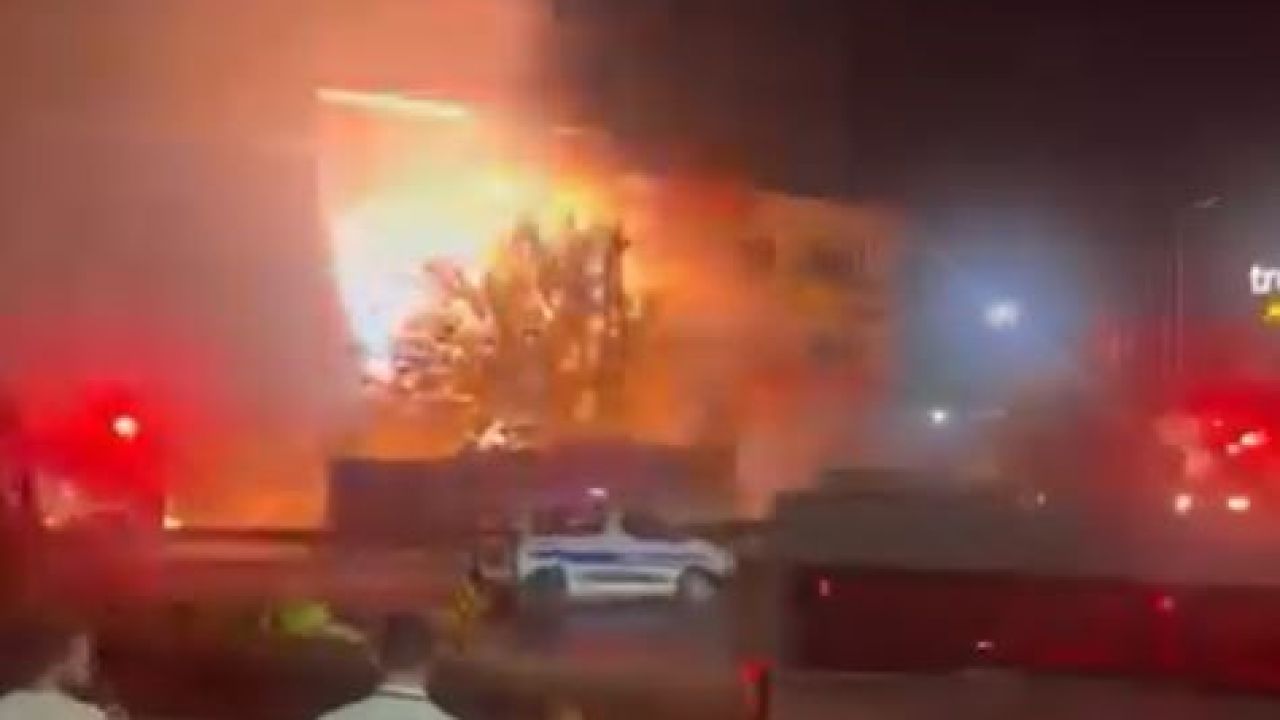 Küçükçekmece’de trafo bomba gibi patladı