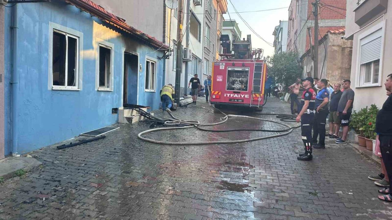 Küçükkuyu’da ev yangını: 1 kişi yaralandı