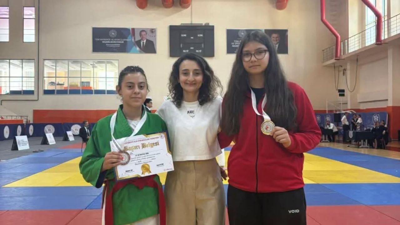 Kütahya Belediyespor, Kuraş Türkiye Şampiyonası’ndan 2 madalyayla döndü