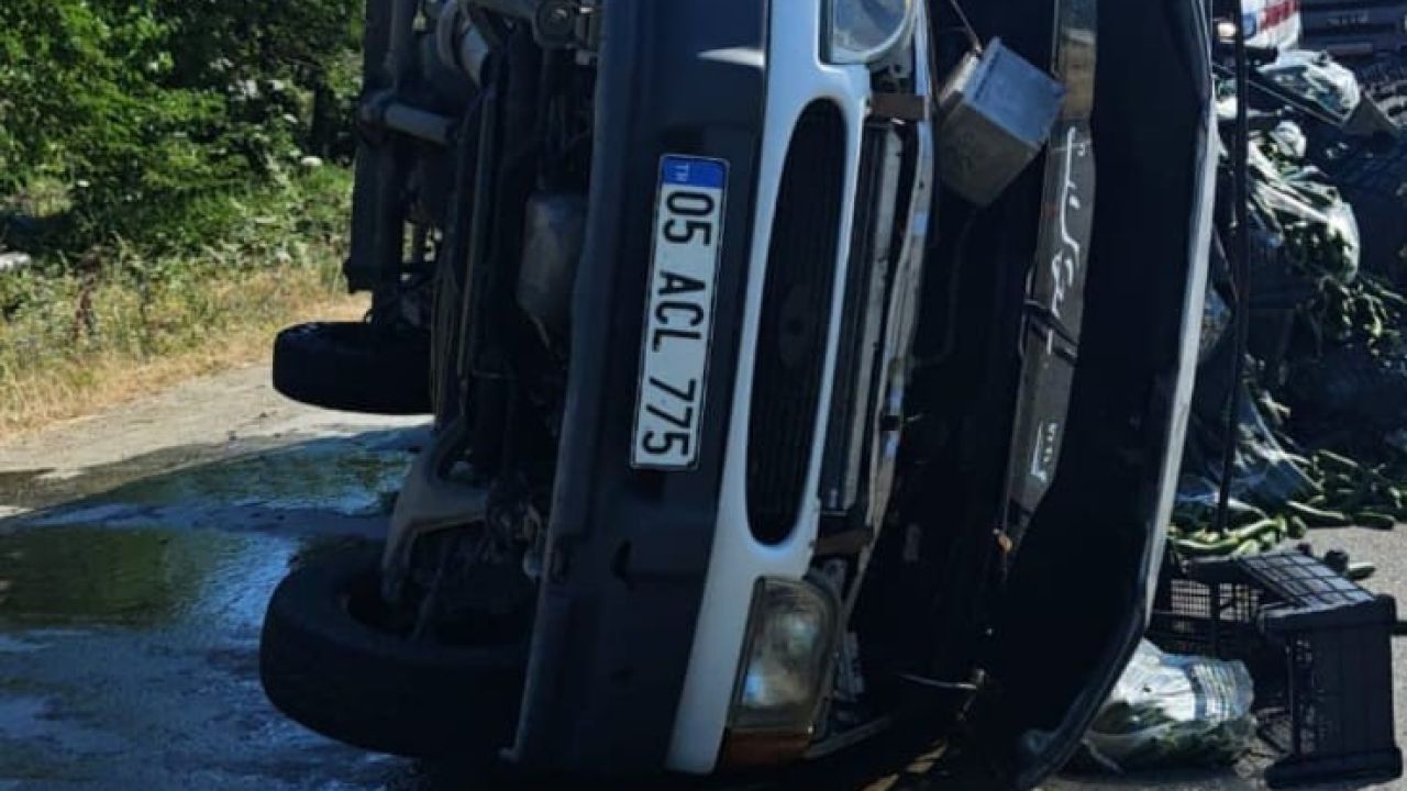 Lastiği patlayan otomobil devrildi: 1 yaralı