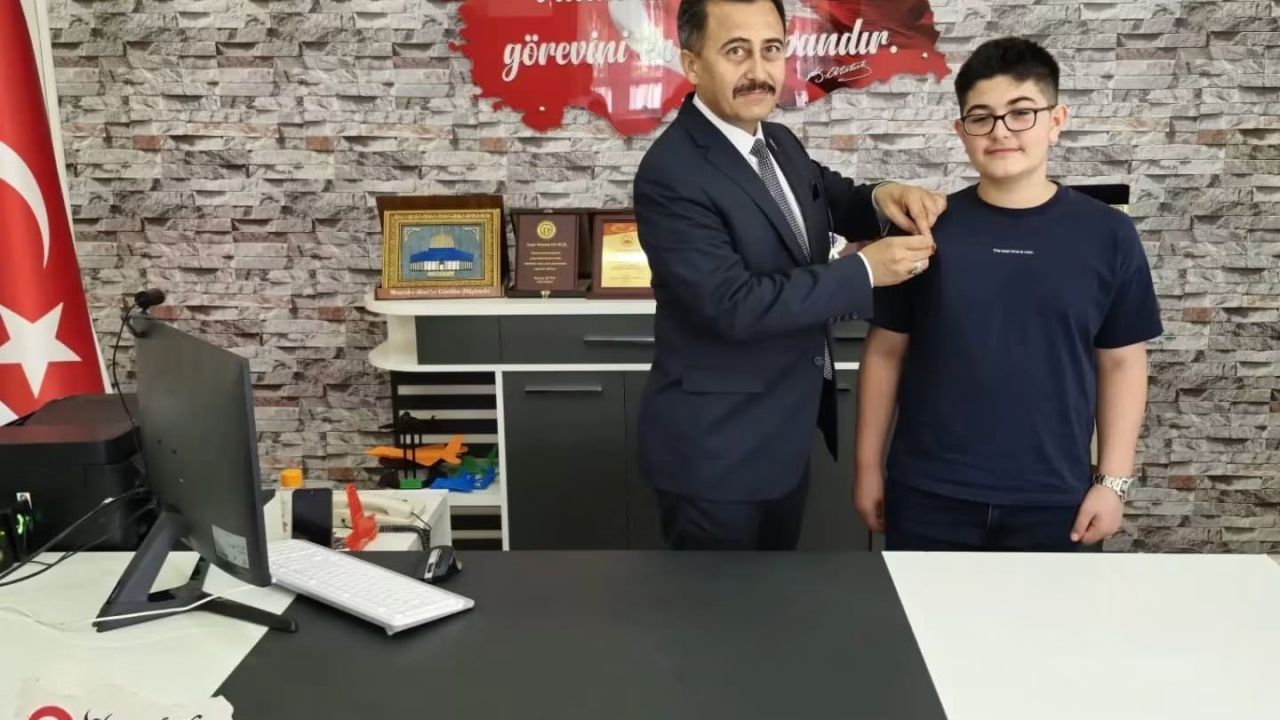 LGS şampiyonu çeyrek altınla ödüllendirildi