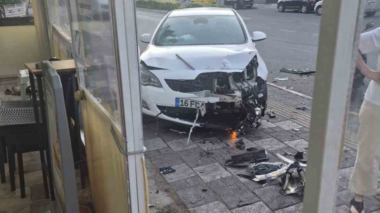 Lüleburgaz’da otomobiller çarpıştı: Bir sürücü hastaneye kaldırıldı