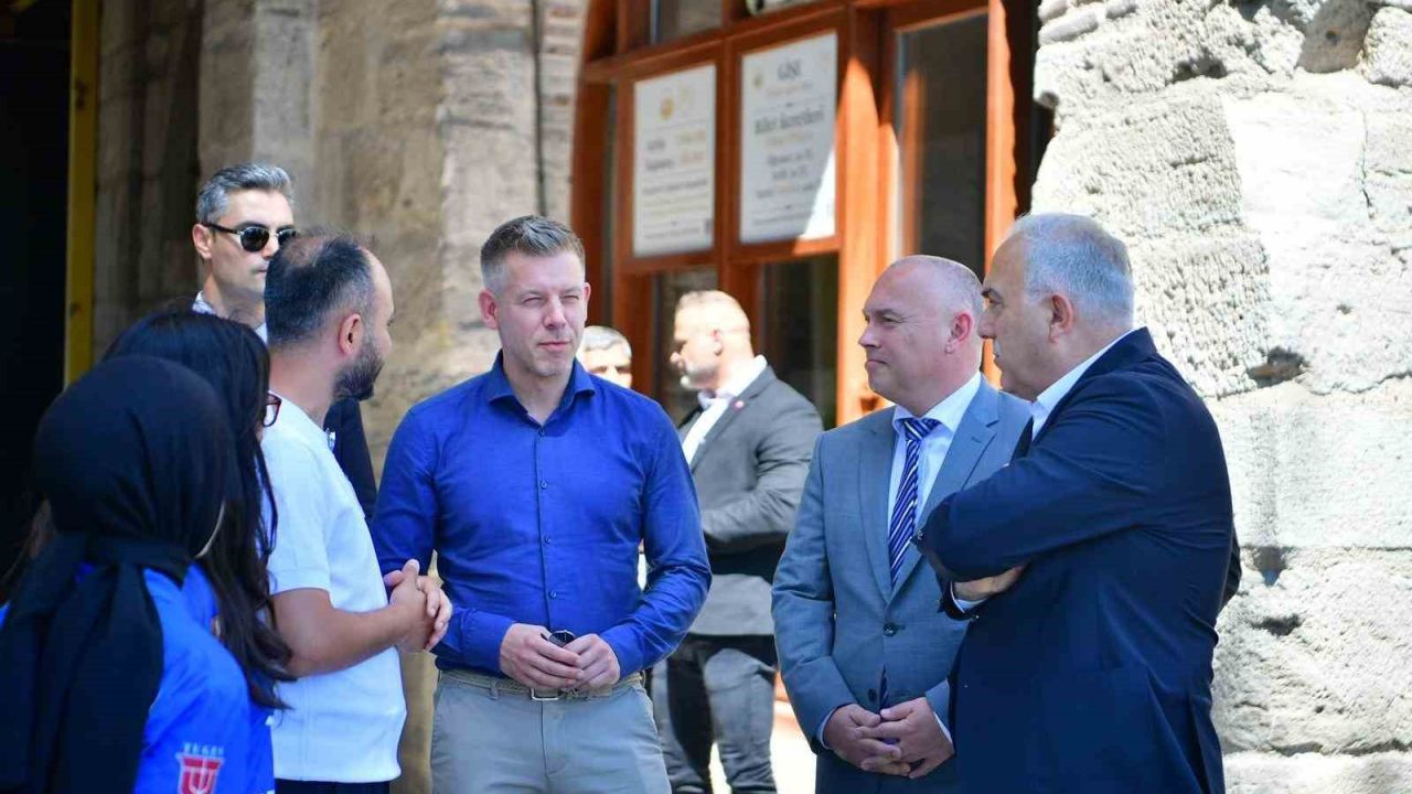 Macaristan Başbakanı Peter Magyar, Yedikule Hisarı’nı ziyaret etti