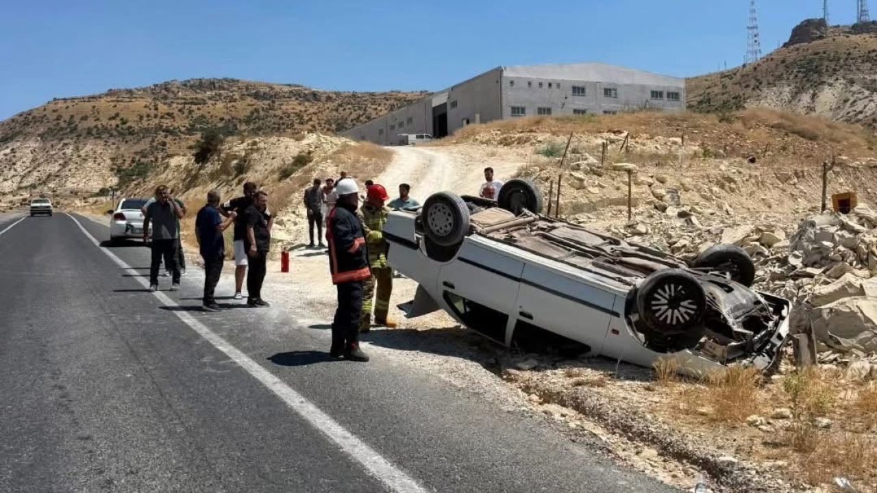Mardin’de otomobil takla attı: 2 yaralı