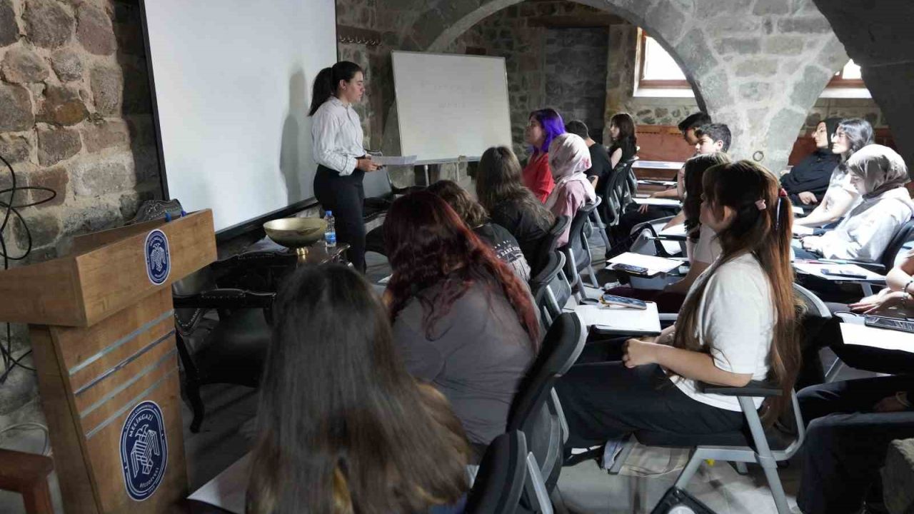 Melikgazi Belediyesi’nden gençlere ücretsiz ingilizce konuşma atölyesi
