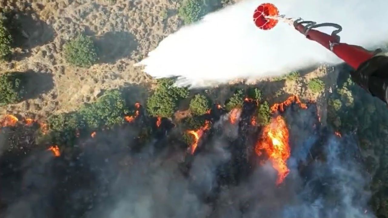 Menemen’deki yangına havadan 6 uçakla müdahale