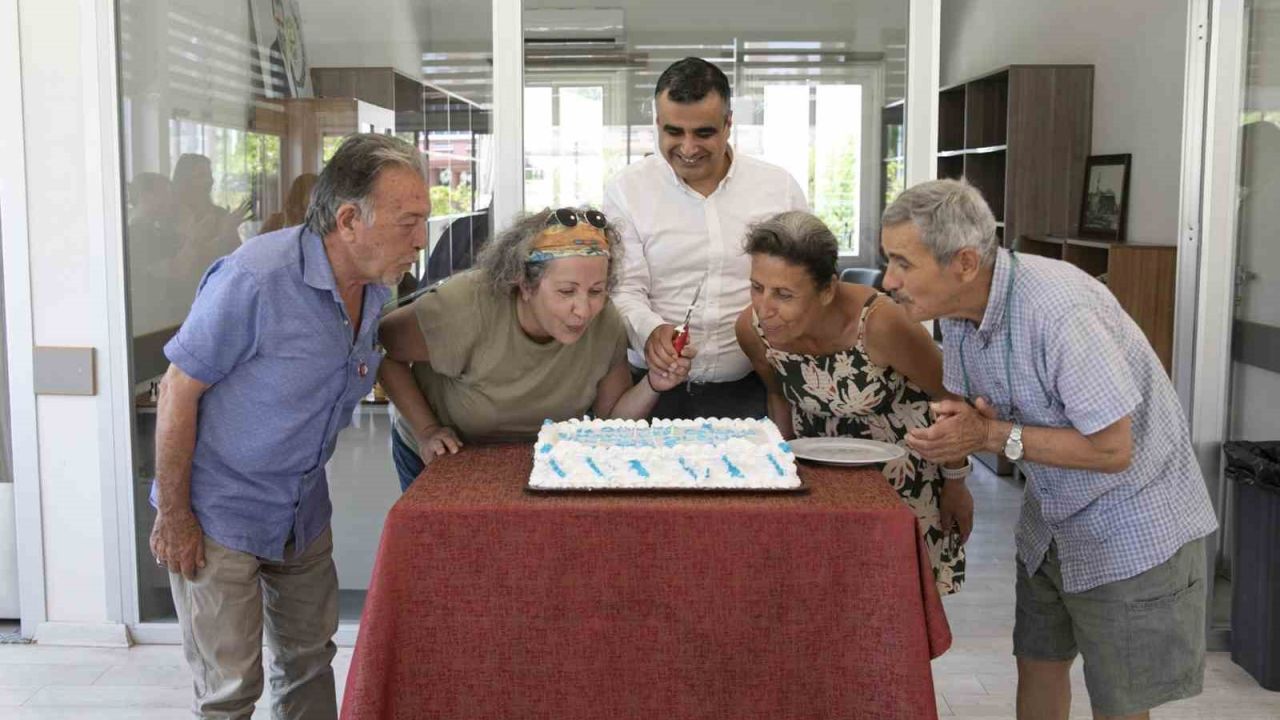 Mersin’de Emekliler Günü coşkuyla kutlandı