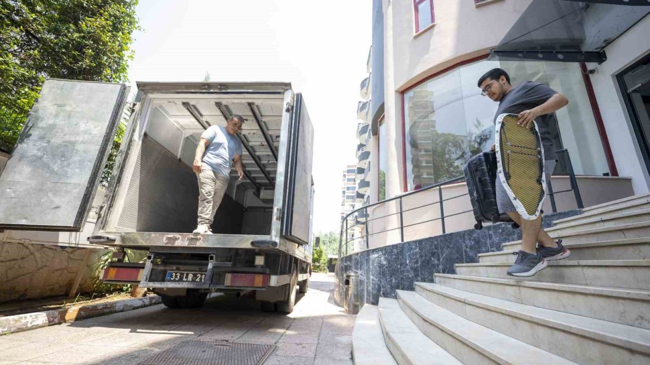 Mersin’de üniversitelilere ücretsiz taşınma desteği