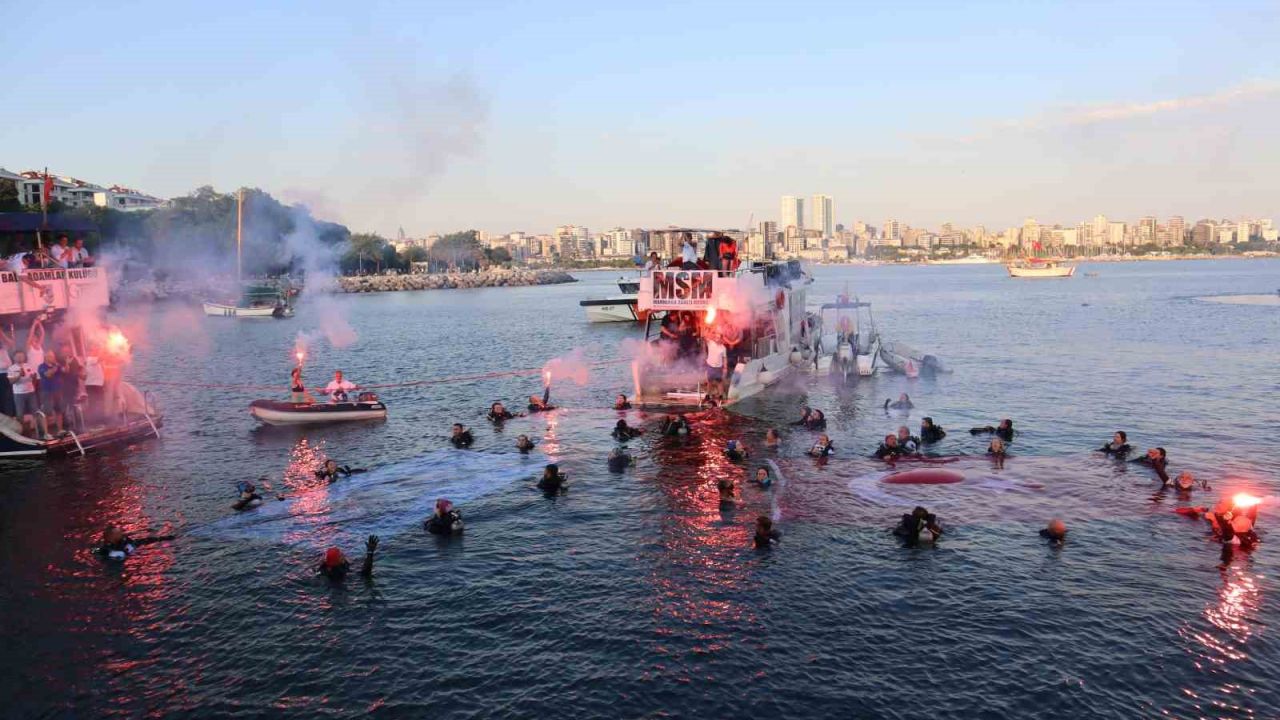 Moda İskelesi’nde tarihi kutlama: Kabotaj Bayramı için 100 noktada aynı anda daldılar