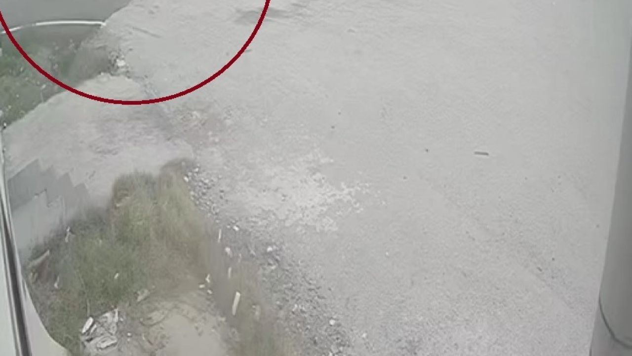Motosiklet ve bisikletli çocuğun çarpıştığı anlar kamerada