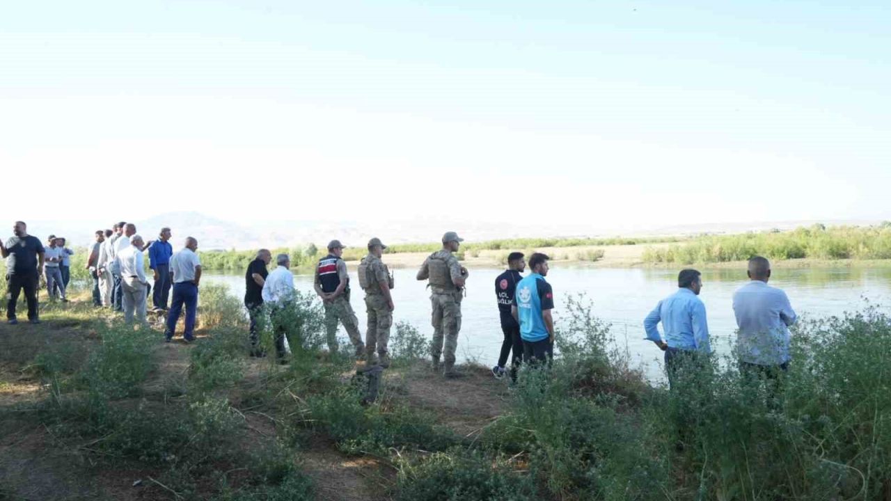 Muş’ta nehre düşen 10 yaşındaki çocuk için arama çalışması başlatıldı