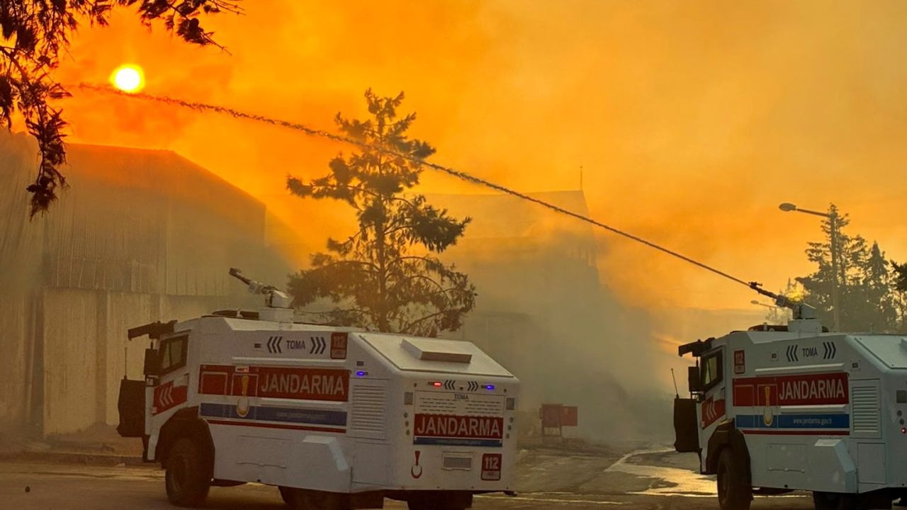 Namet tesisindeki yangına TOMA’larla müdahale edildi