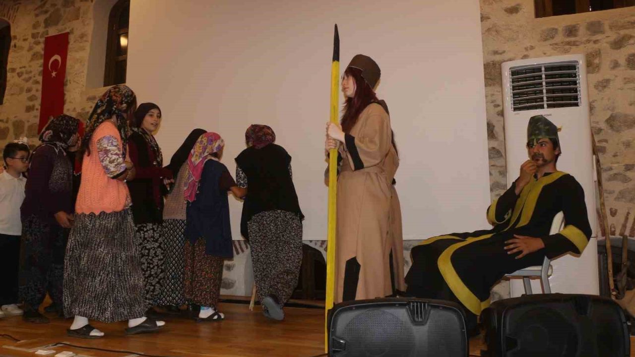Nasrettin Hoca’nın memleketinde "Timur’un Filleri" sahnelendi