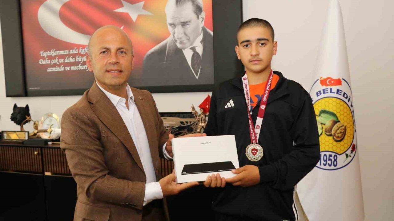 Olurlu genç pehlivana Başkan Ergün’den tam destek