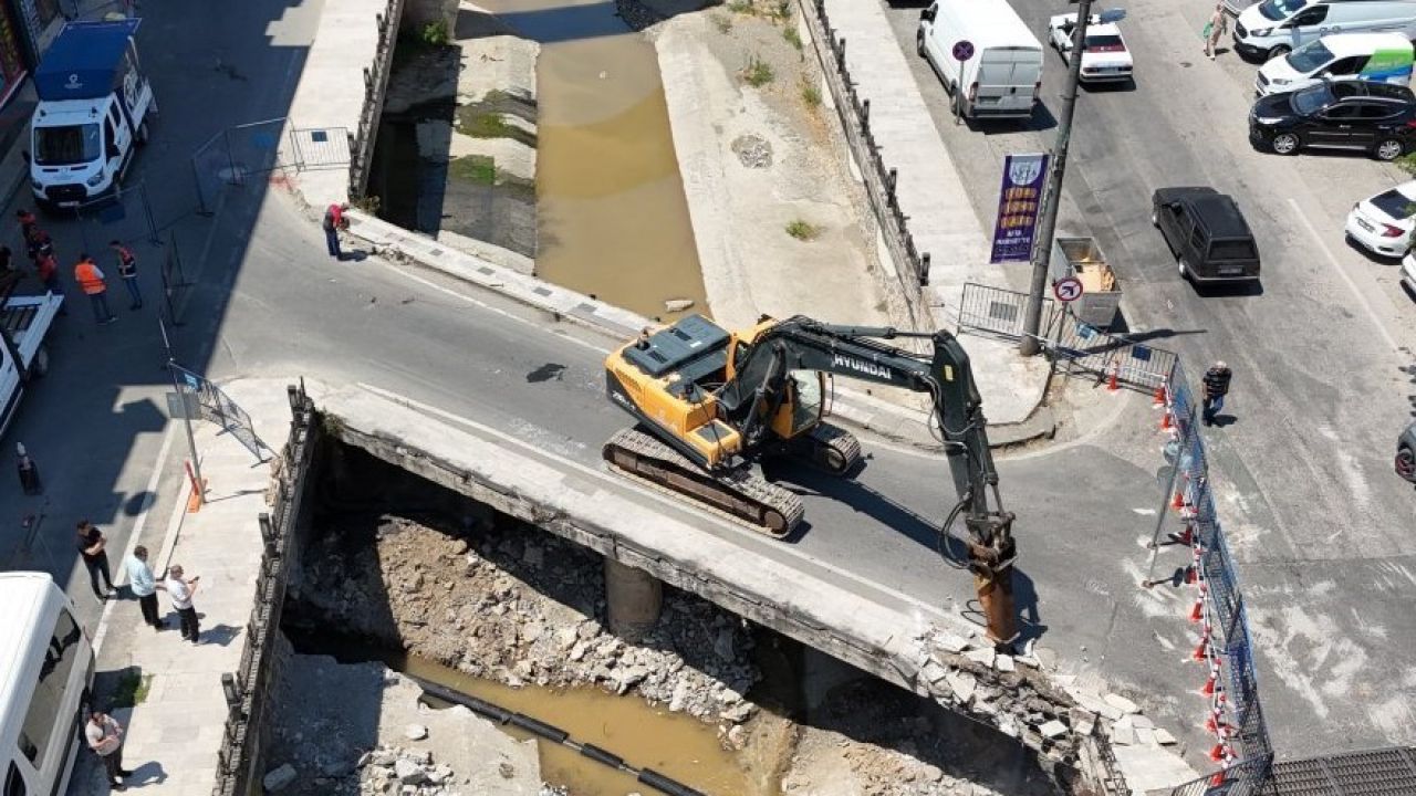 Ordu’da sağanak sonrası taşkın riski bulunan derede güvenli köprü çalışması