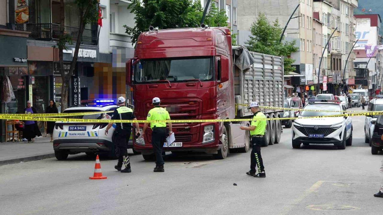 Ordu’da tırın çarptığı yaya ağır yaralandı