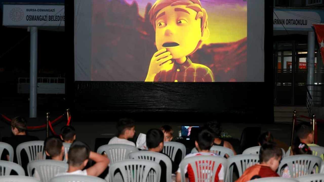 Osmangazi Belediyesi çocuklara yazlık sinema keyfi yaşatıyor