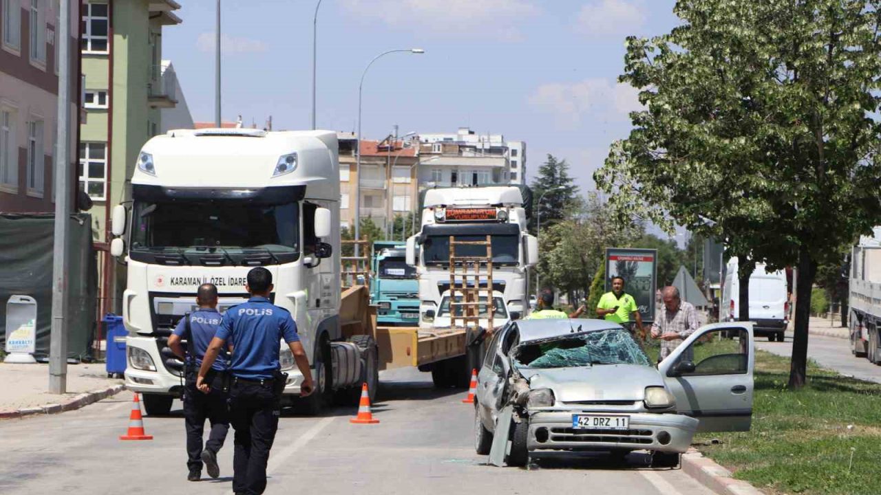 Otomobil tıra arkadan çarptı: 1’i ağır 3 yaralı