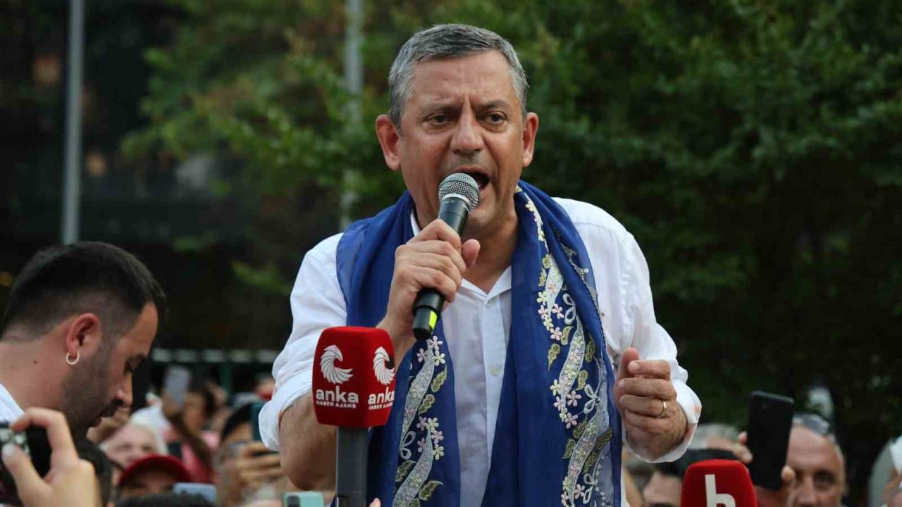 Özgür Özel’den yeni parti sinyali: "Sizi hiç üzmeden yeni bir yol açacağız"