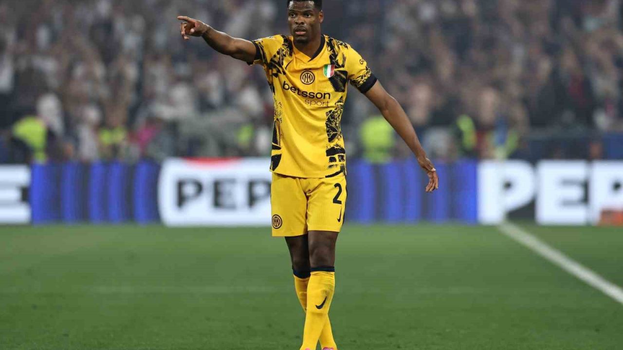 Real Madrid, Denzel Dumfries’i kadrosuna kattı
