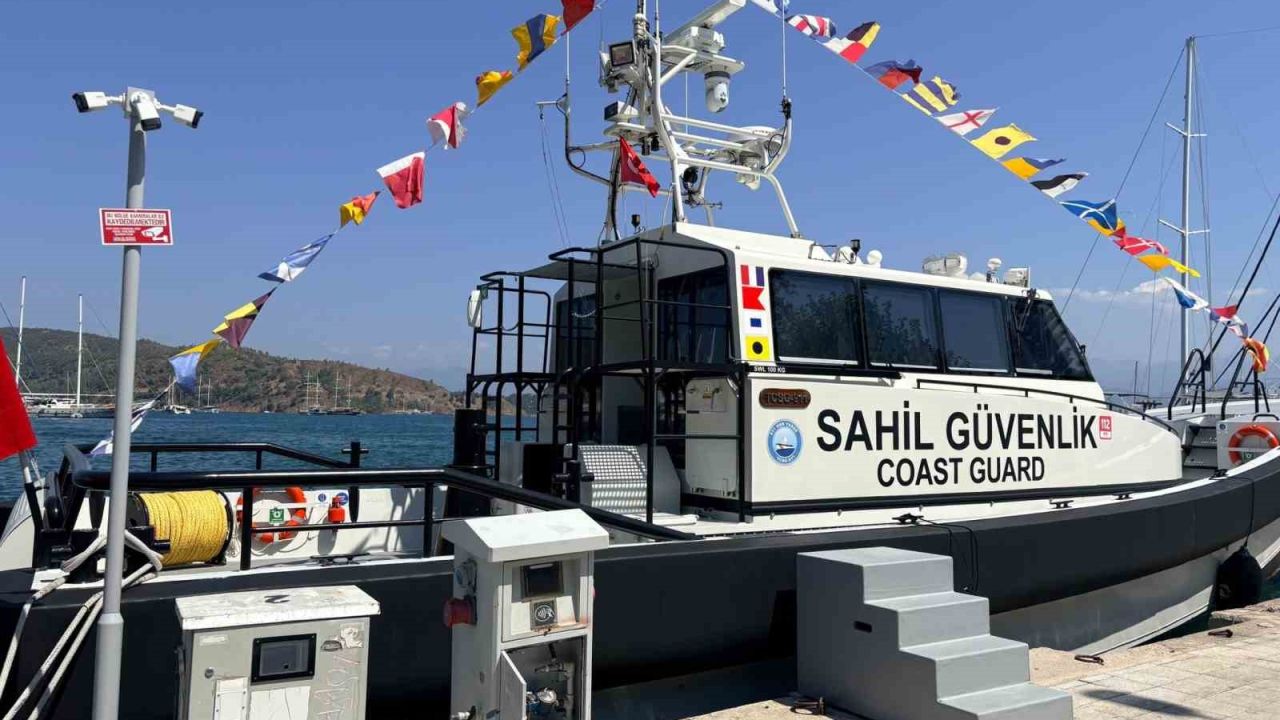 Sahil Güvenlik Botu Fethiye’de halkın ziyaretine açıldı