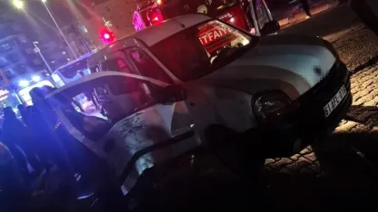Samsun’da hafif ticari araç ile motosiklet çarpıştı: 5 yaralı