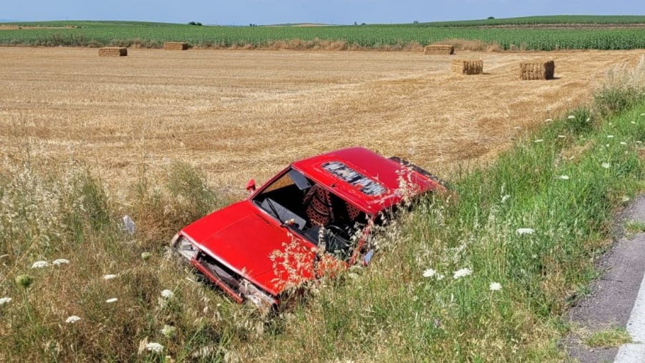Şarampole uçan otomobilin sürücüsü yaralandı