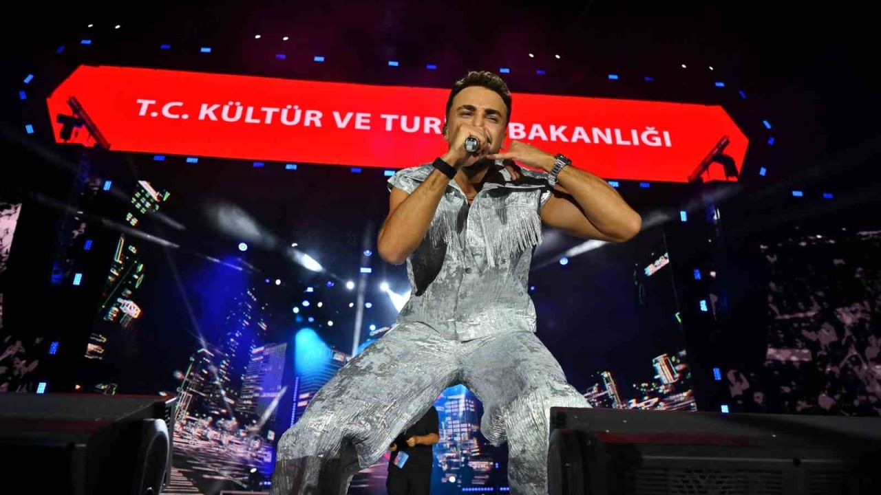 Sefo, festivalde müzikseverlere unutulmaz anlar yaşattı