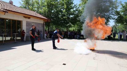 Selçuklu Belediyesi personeline uygulamalı yangın eğitimi verildi