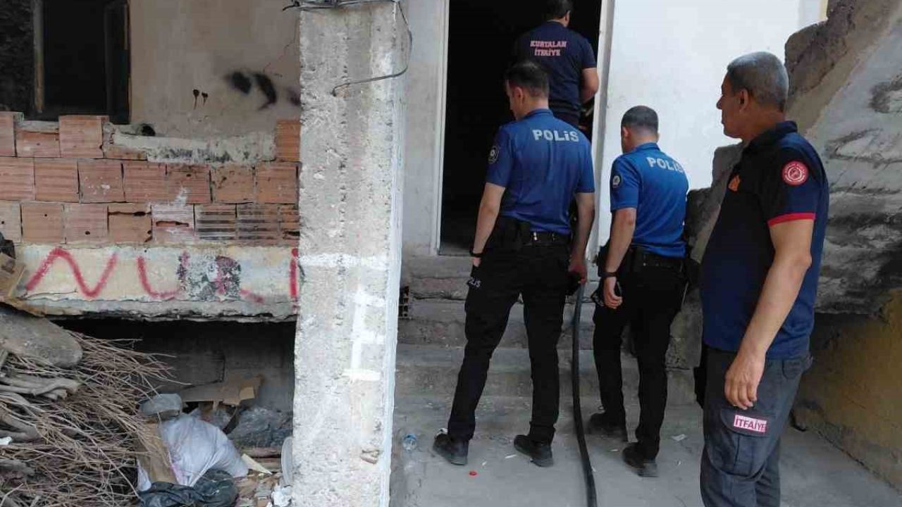 Siirt’te metruk binada yangın