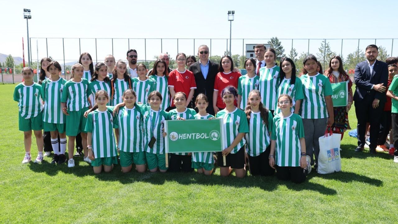 Sivas Belediyesi tarafından düzenlenen Yaz Spor Okulları açıldı