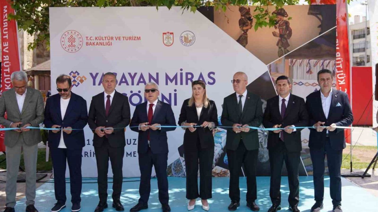 Sivas Yaşayan Miras Şöleni coşkusuyla başladı
