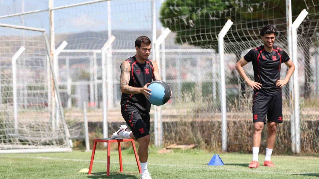 Sivasspor, çift idmanla yeni sezona hazırlanıyor