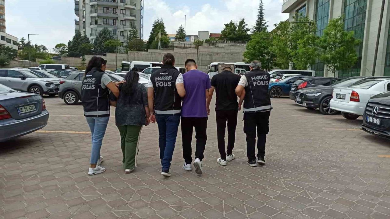 Sokak satıcılarına büyük darbe: Binlerce uyuşturucu hap ele geçirildi