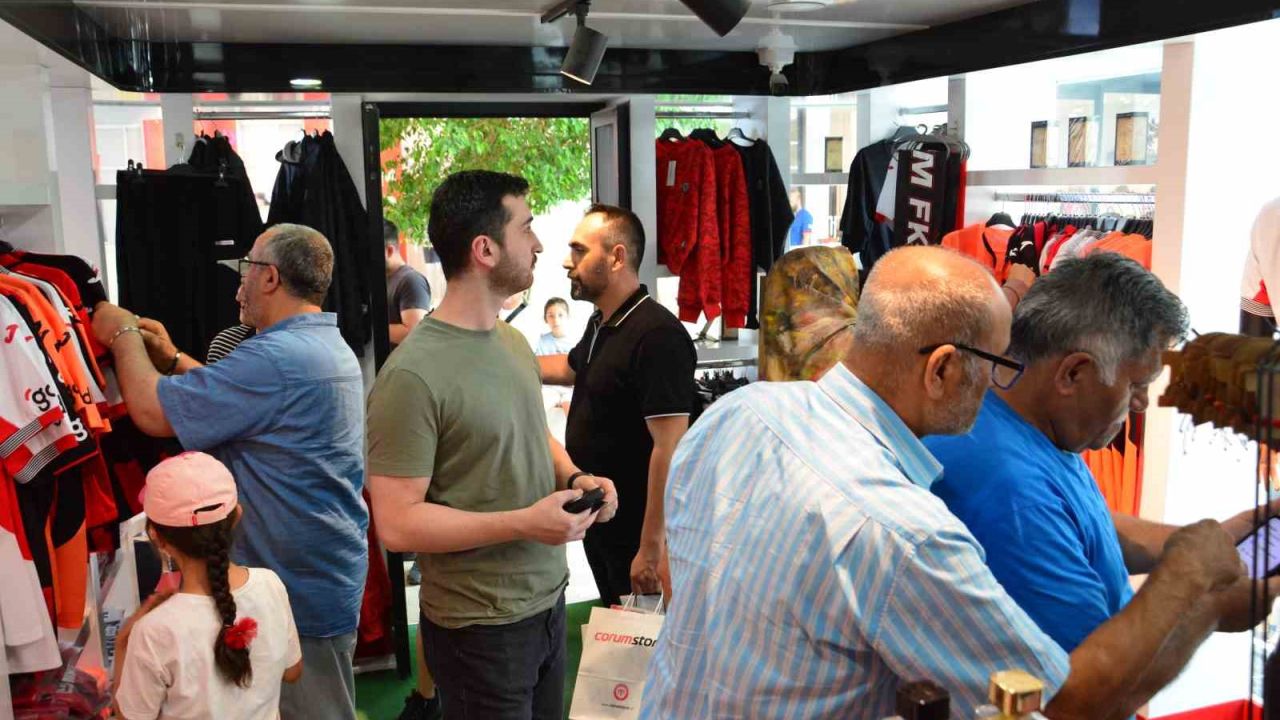 Süper Lig’in yeni ekibi Çorum FK’nin yeni sezon formalarına taraftarlardan yoğun ilgi