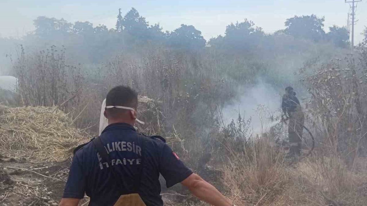 Susurluk’ta çıkan yangında 1 ton saman kullanılamaz hale geldi