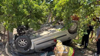 Takla atarak bahçeye uçan otomobilin sürücüsü yaralandı