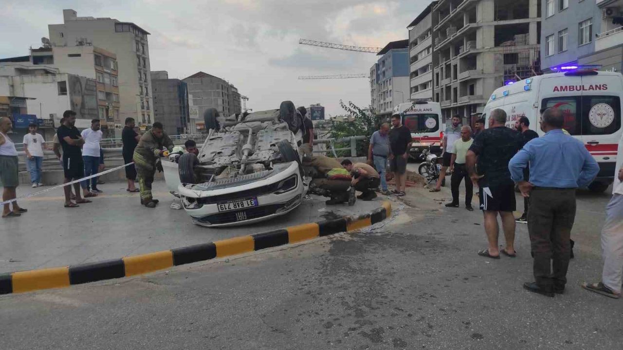 Takla atarak hurdaya dönen Fiat 2 kişiye mezar oldu