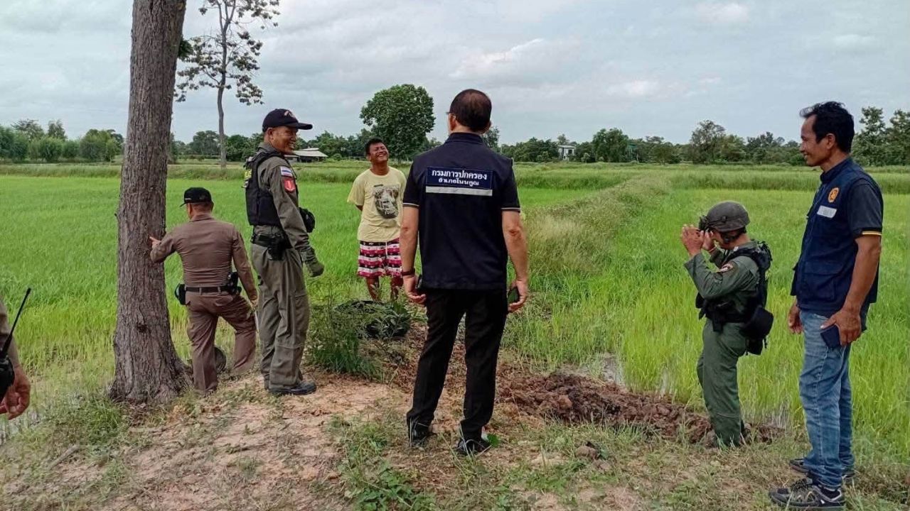 Tayland’da evcil köpek, eve el bombası getirdi
