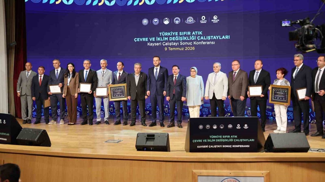 Türkiye Sıfır Atık Çalıştayı Sonuç Konferansı’nda Kayseri Büyükşehir’e teşekkür plaketi